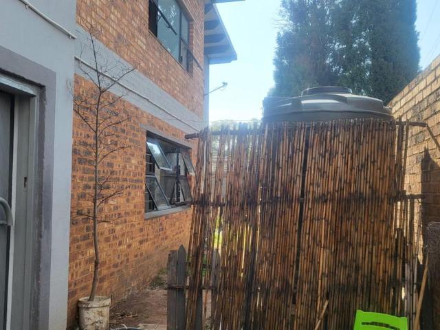 Bachelor to rent in Melville, Johannesburg