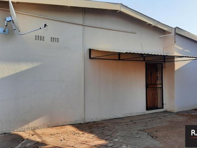 Bachelor to rent in Oos Einde, Rustenburg