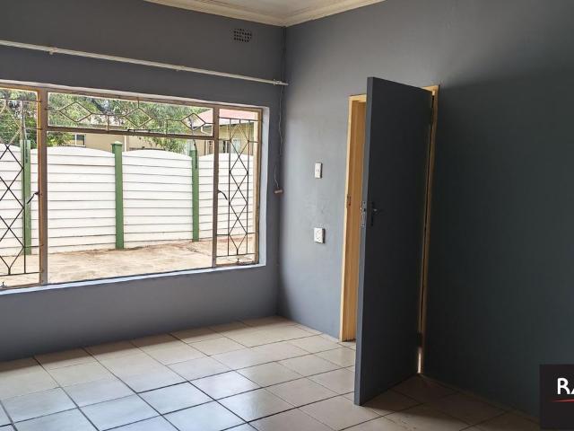 Bachelor to rent in Oos Einde, Rustenburg