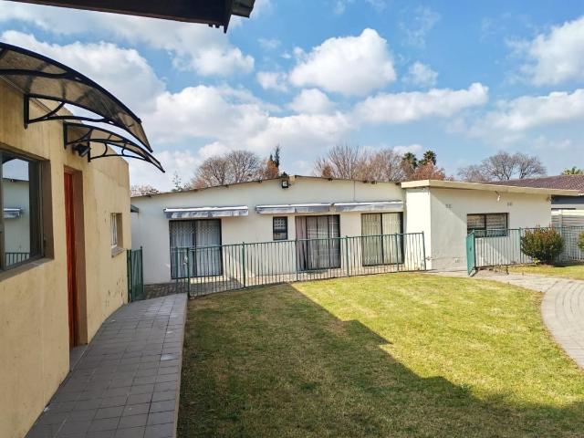 Bachelor to rent in Edleen, Kempton Park
