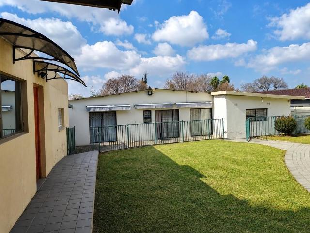 Bachelor to rent in Edleen, Kempton Park