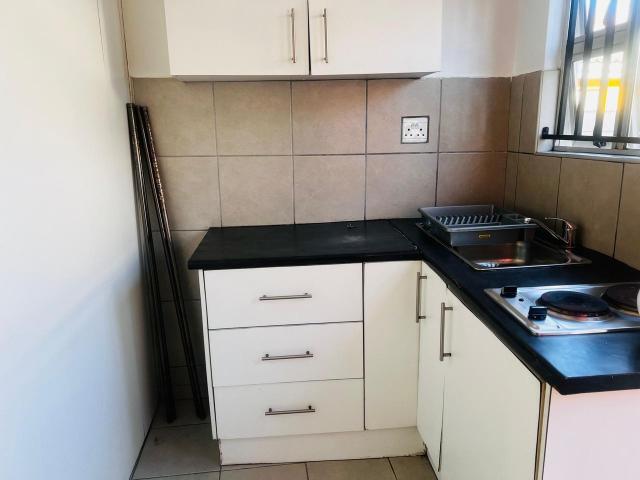 Bachelor to rent in Parow Valley