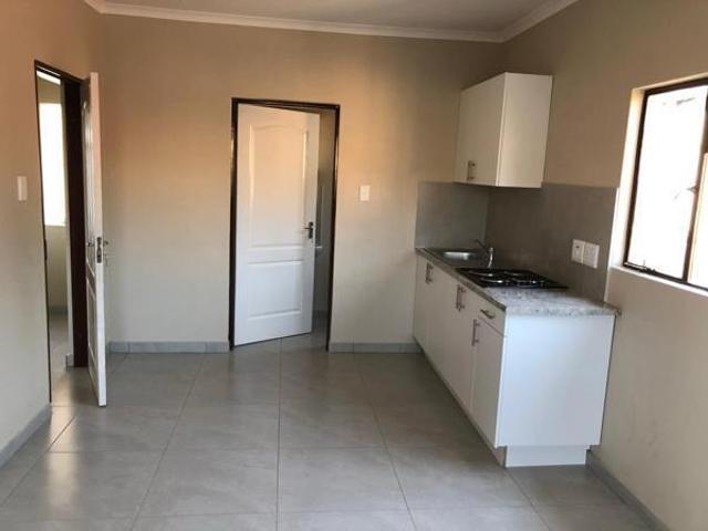 Bachelor apartment in Cosmo City