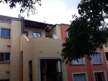 Bachelor apartment in Clubview