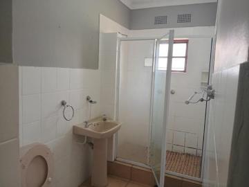 Bachelor apartment in Beacon Bay