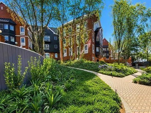 Bachelor apartment in Illovo