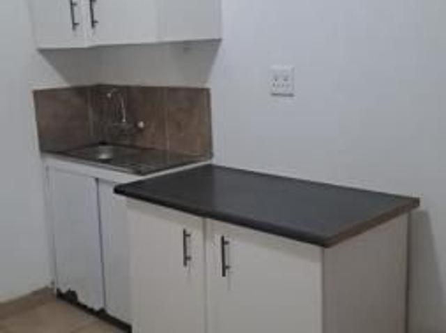 Bachelor apartment in Olievenhoutbos