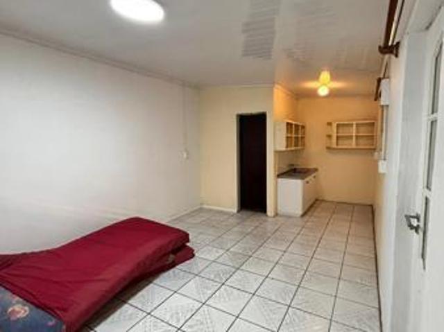 Bachelor apartment in Lansdowne