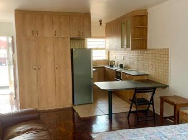 Bachelor apartment in Mowbray