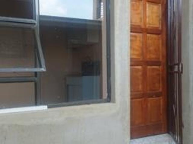 Bachelor apartment in Moletsane