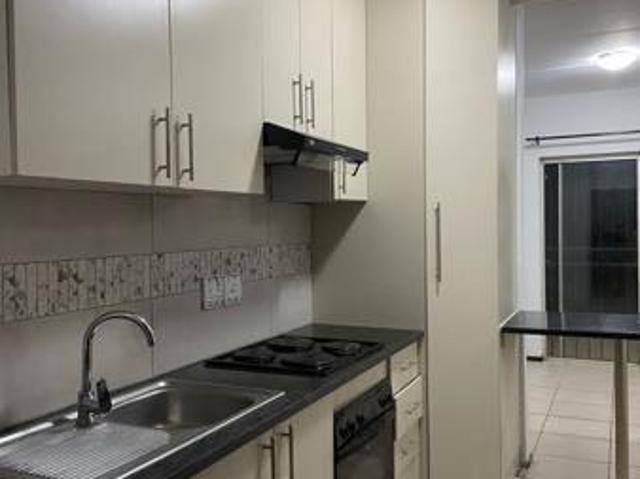 Bachelor apartment in North Riding Ah
