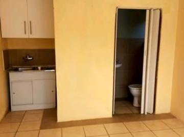 Bachelor apartment in Naturena