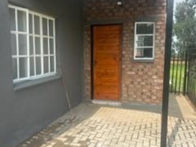 Bachelor apartment in Naturena