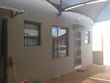 Bachelor apartment in Soshanguve South