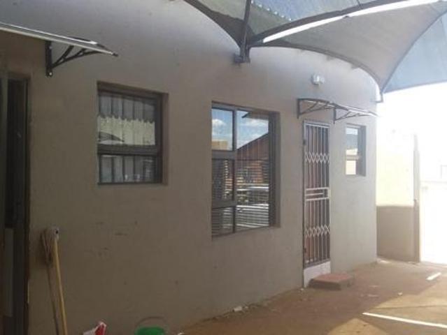 Bachelor apartment in Soshanguve South