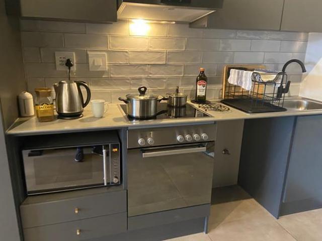 Bachelor apartment in Sandhurst