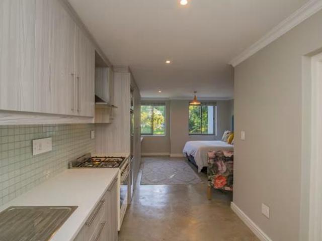 Bachelor apartment in Stellenbosch Central
