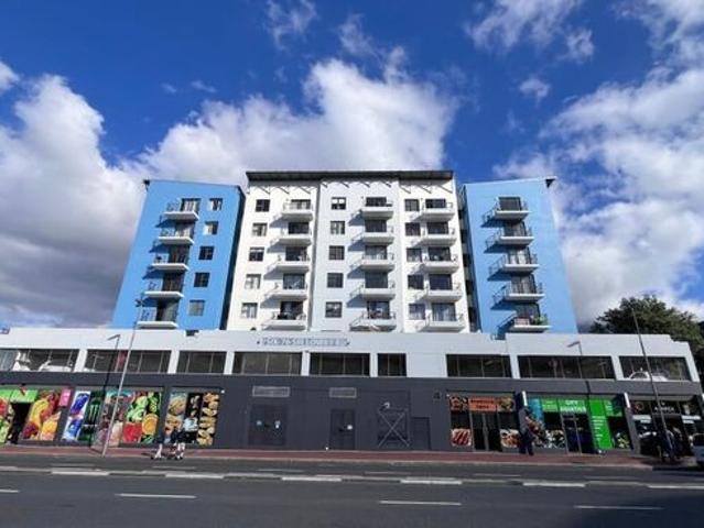Bachelor Apartment to rent in Zonnebloem, Cape Town