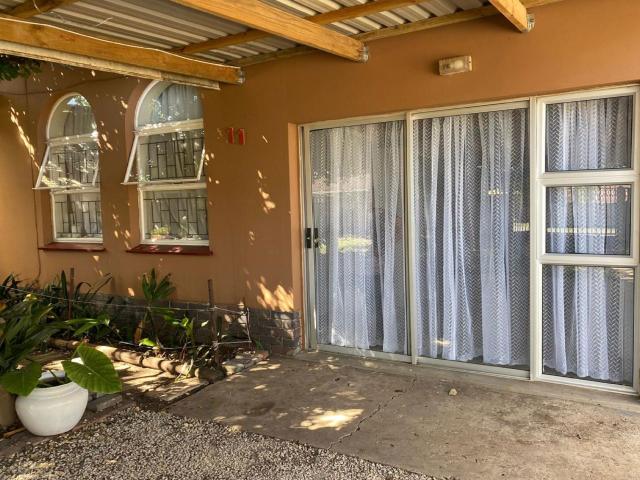 Bachelor apartment to rent in Aston Bay