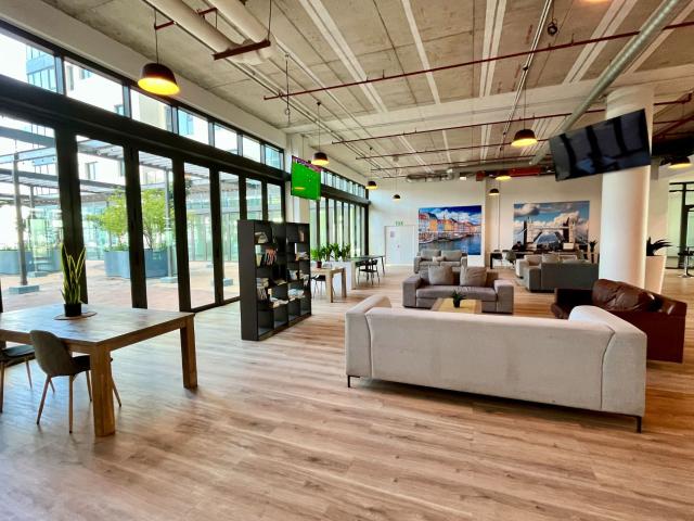Bachelor apartment to rent in City Bowl