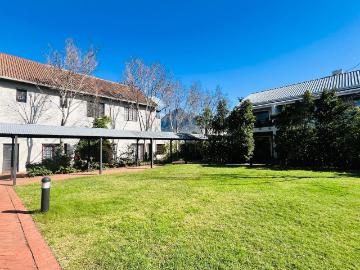 Bachelor Apartment to rent in Mowbray, Cape Town