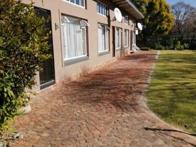 bachelor flat to let in petersfield