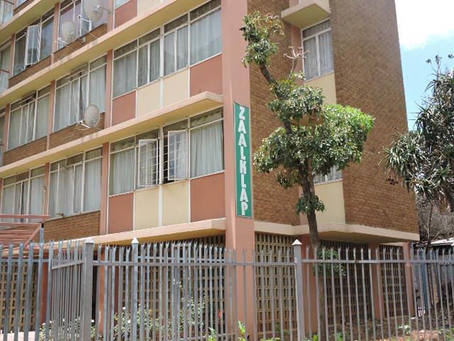 BACHELOR FLAT TO RENT IN SUNNYSIDE
