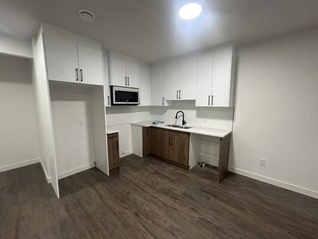 Bachelor Suite