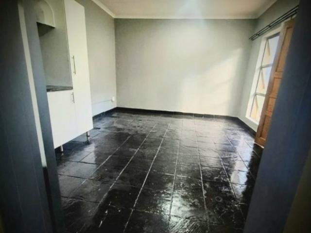 Bacherlor Apartment Available in Cashan Ext 1