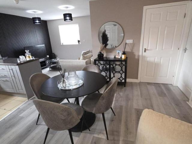 Back Market Street. 2 bed apartment to rent £750 pcm £173 pw