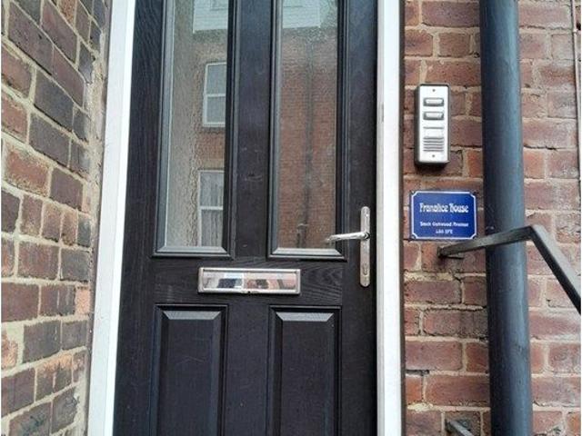 Back Oakwood Avenue, Leeds LS8, 2 bed maisonette to rent, £940 pcm | PrimeLocation