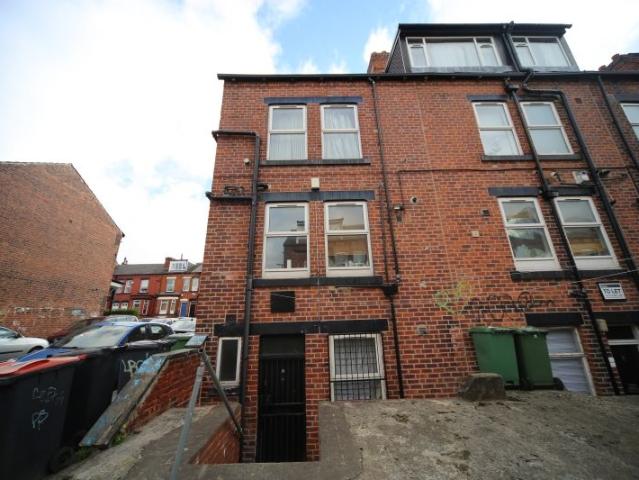 Back Brudenell Mount, Hyde Park, Leeds LS6, 1 bed flat to rent, £750 pcm | PrimeLocation
