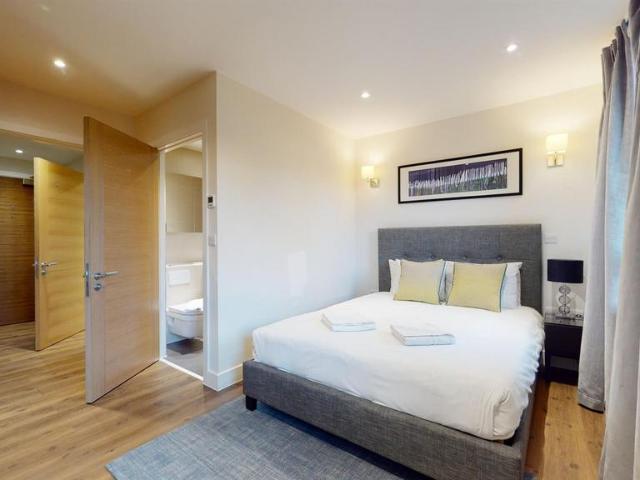 Back Church Lane, London 2 bed apartment to rent £3,400 pcm £785 pw