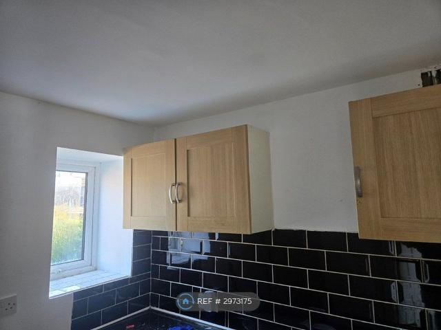 Back Lane, Bradford BD13, 2 bed end terrace house to rent, £795 pcm | PrimeLocation