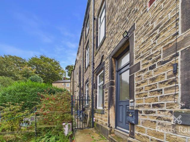 Back Longfield Road, West Yorkshire OL14 2 bed terraced house to rent £850 pcm £196 pw