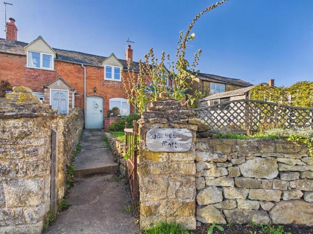 Back Street, Ilmington 2 bed cottage to rent £1,150 pcm £265 pw