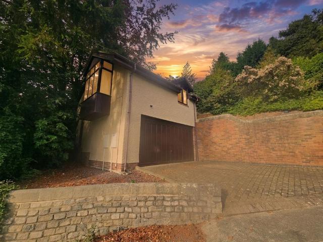 Back Western Hill, Maroubra Back. Studio to rent £925 pcm £213 pw