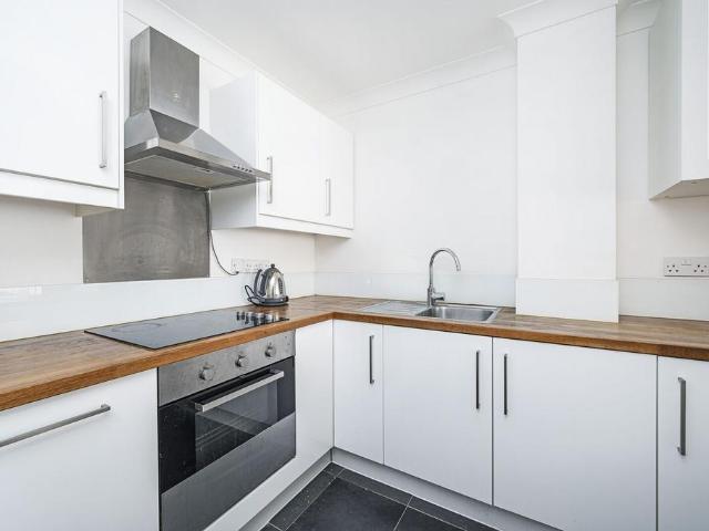 Backchurch Lane, E1, Aldgate. 1 bed flat to rent £3,250 pcm £750 pw