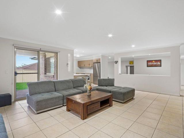 Backing Onto Nature Spacious Family Living in Coomera Springs