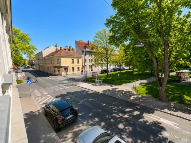 Backsteinbau mit hauscharakter frisch sanierte 4 zimmer familienwohnung, sofort bezugsfertig