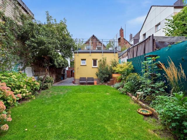 Backsteinhaus mit grünem Garten & Dachterrasse – provisionsfrei