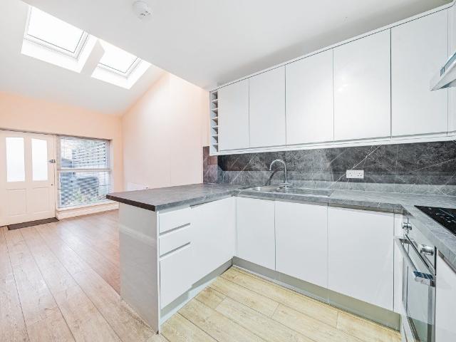 Backwater Place, Kingston Upon Thames KT1, 1 bed flat to rent, £1,600 pcm | PrimeLocation