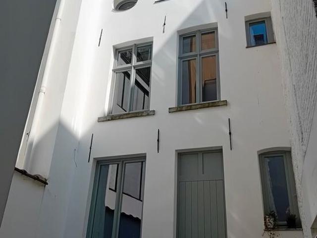 Backyard house two steps from Manneken Pis