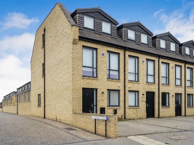 Bacon Lane, Edgware HA8, 4 bed end terrace house to rent, £3,500 pcm | PrimeLocation