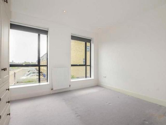Bacon Lane, Edgware, HA8
