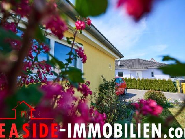 Bad Doberan: Moderner Bungalow mit Sauna, Kamin und Sonnenterrasse in begehrter ruhiger Lage
