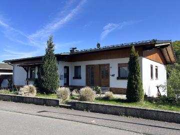 Bad Endbach: Einfamilienhaus mit Einliegerwohnung in ruhiger Lage!
