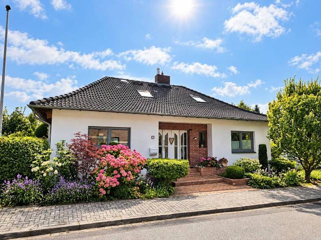 Bad Iburg 175m², 5 Zi, 2 Bäder, Doppelgarage,Pool,Keller,PV Anl Einbauk. 650m² Eigentumsgrdstk