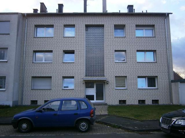 Bad Lippspringe, Obergeschoß links, 3 ZKB, 75qm, wärmegedämmt, 3 fach Vergl.Fenster