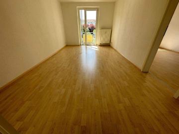 Bad mit Fenster sonniger Balkon 2.OG frei ab sofort
